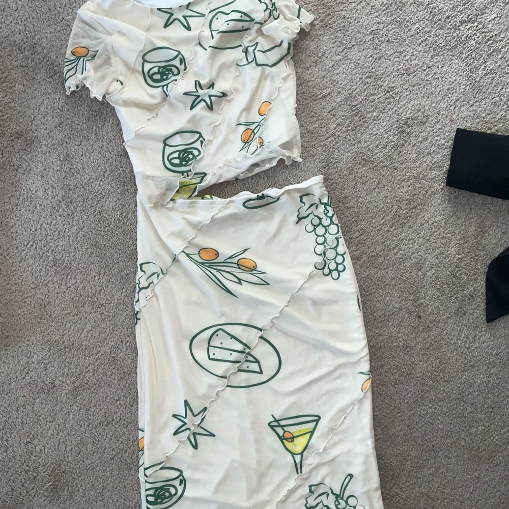 Vestique White Graphic Short Sleeve top and  long fitted skirt set